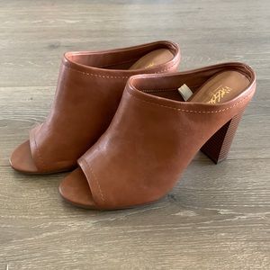 Size 9.5 Mossimo open toed shoes